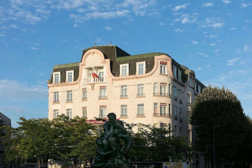 Le Grand Hotel Валенсиен Екстериор снимка