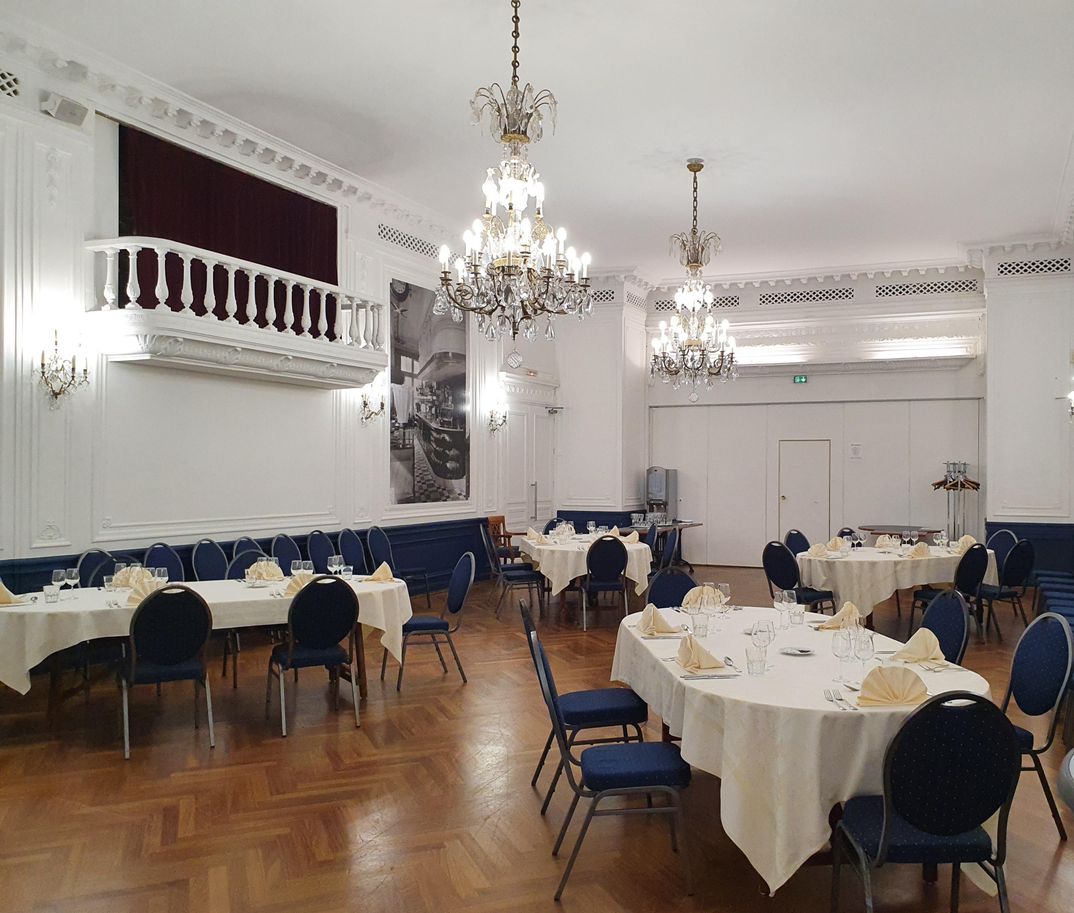 Le Grand Hotel Валенсиен Екстериор снимка