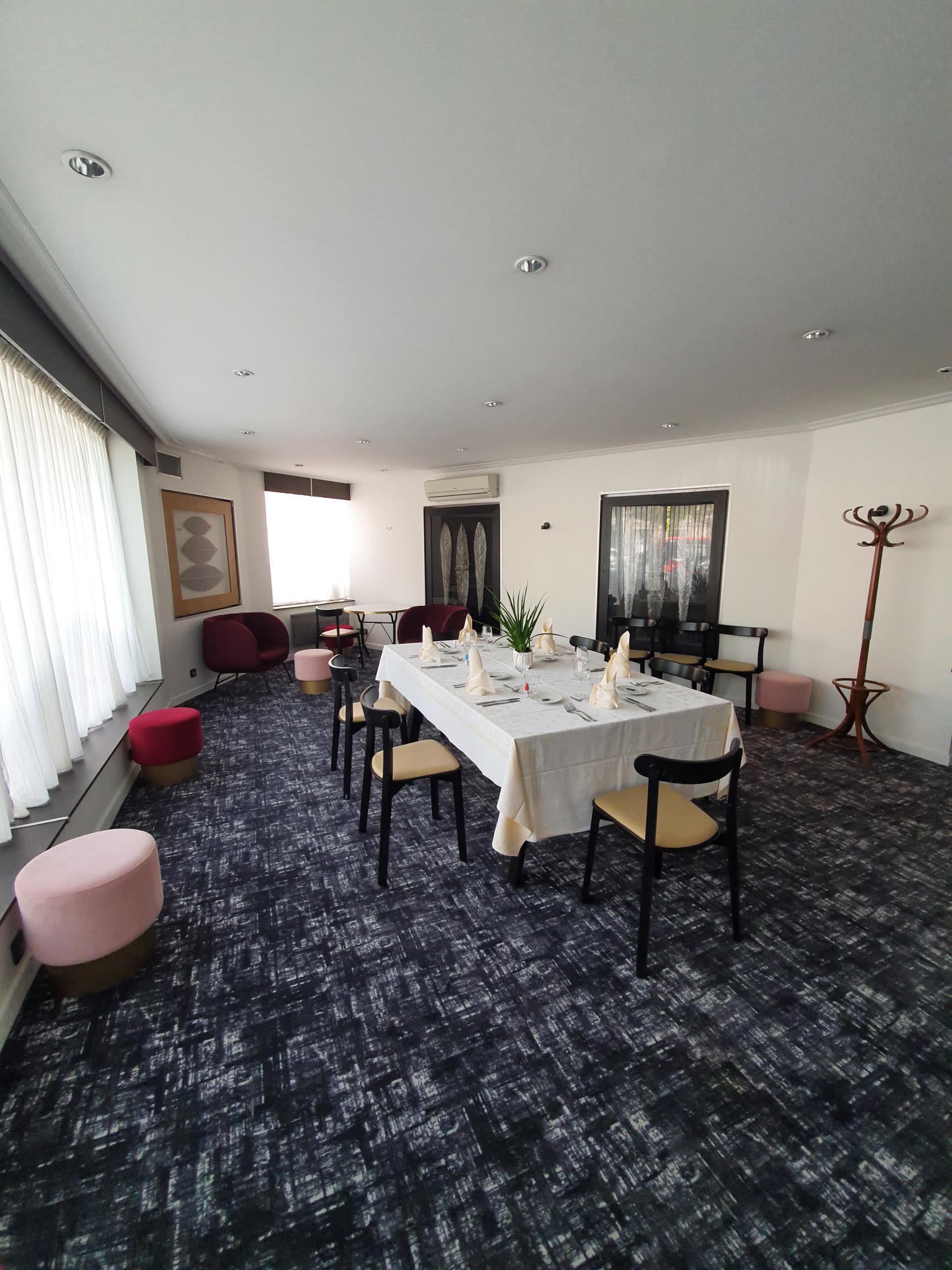 Le Grand Hotel Валенсиен Екстериор снимка
