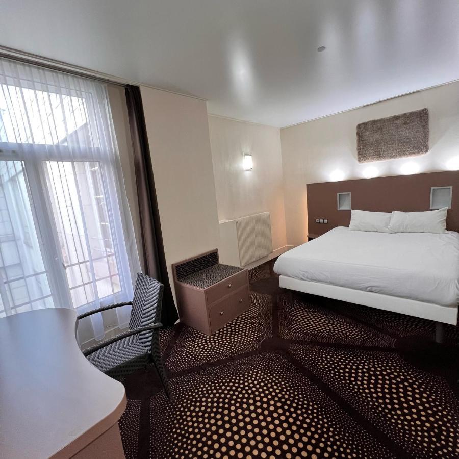 Le Grand Hotel Валенсиен Екстериор снимка