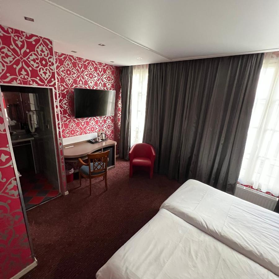 Le Grand Hotel Валенсиен Екстериор снимка