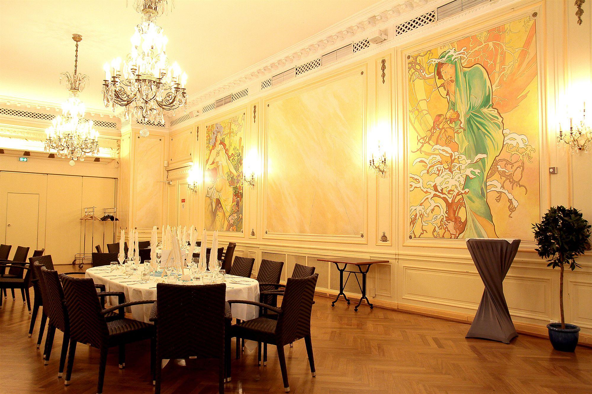 Le Grand Hotel Валенсиен Екстериор снимка
